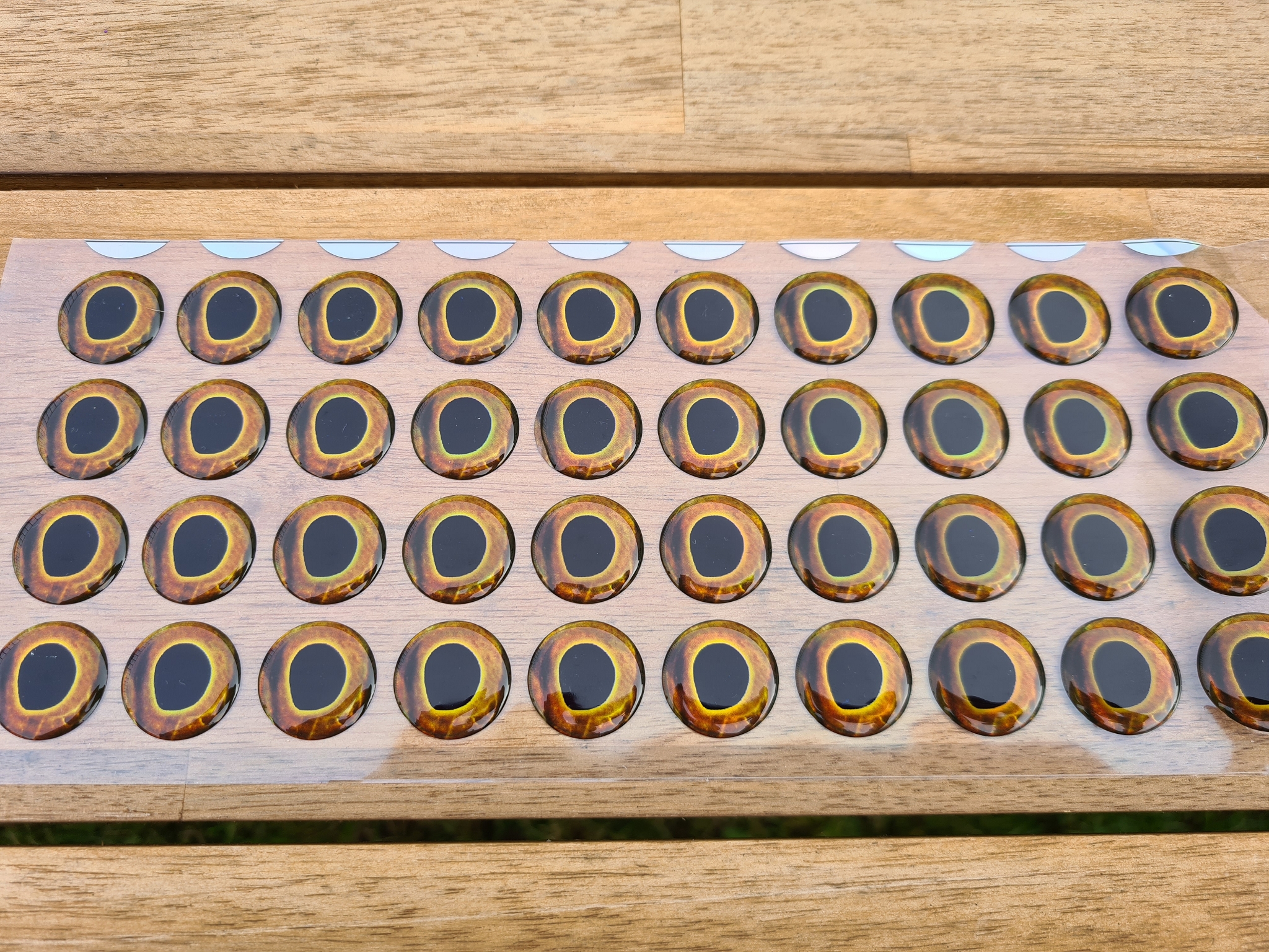 MIKATECH Epoxy 3D Augen 20mm Natural Gold Karte 40 Stück