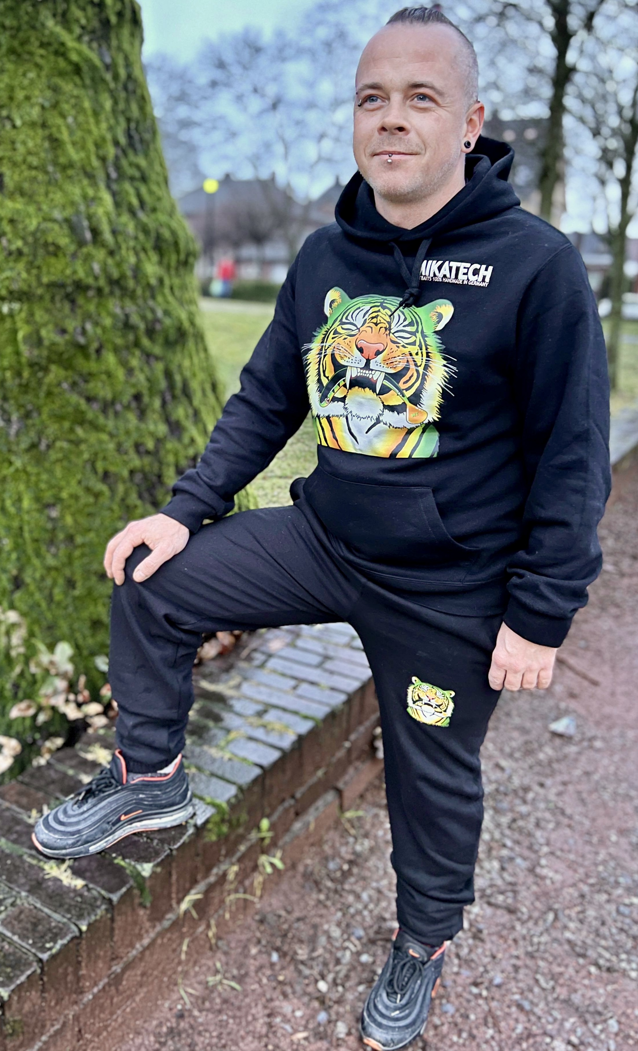MIKATECH Sweatpants MIKATIGER UV Schwarz