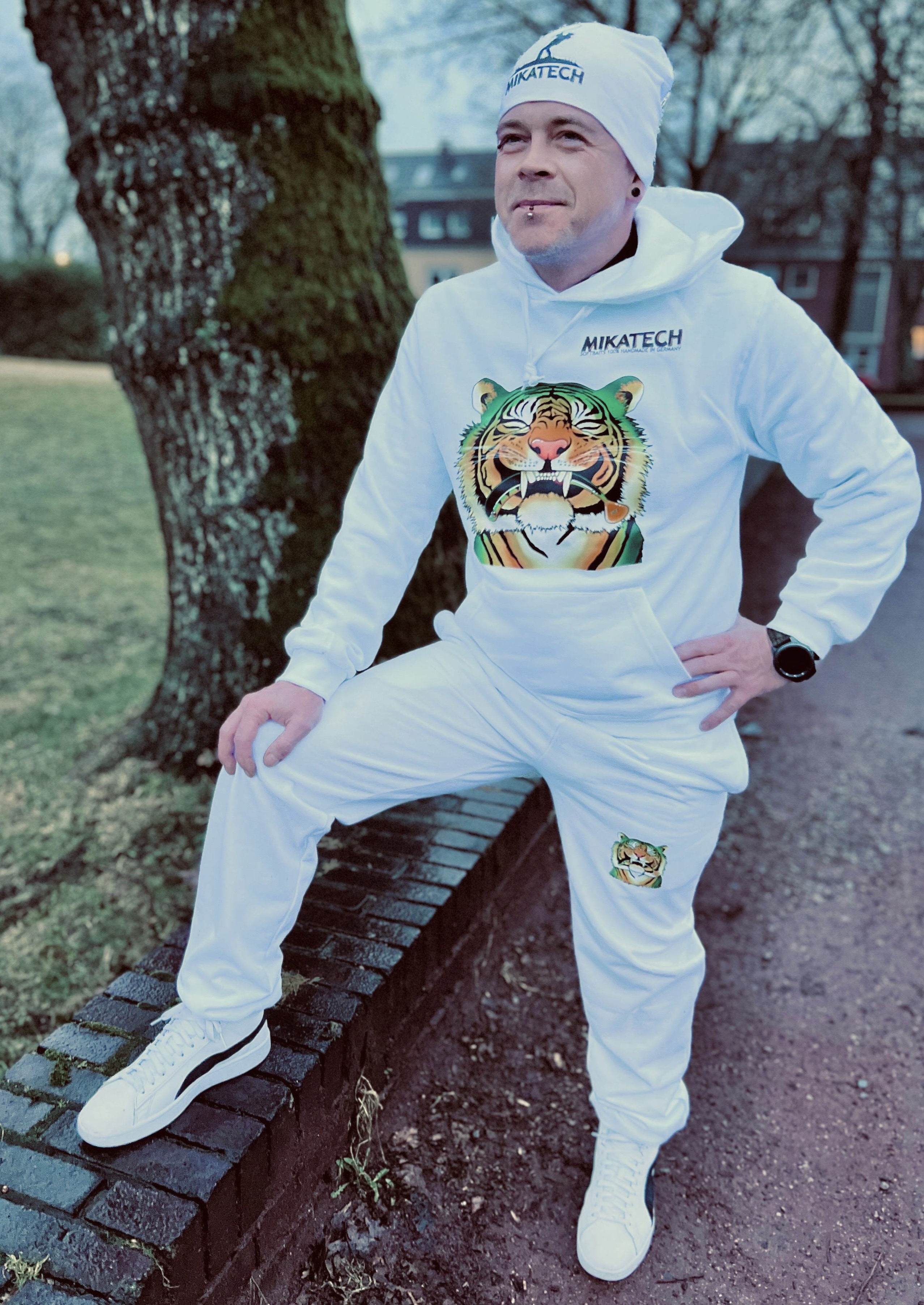 MIKATECH Sweatpants MIKATIGER UV Weiß