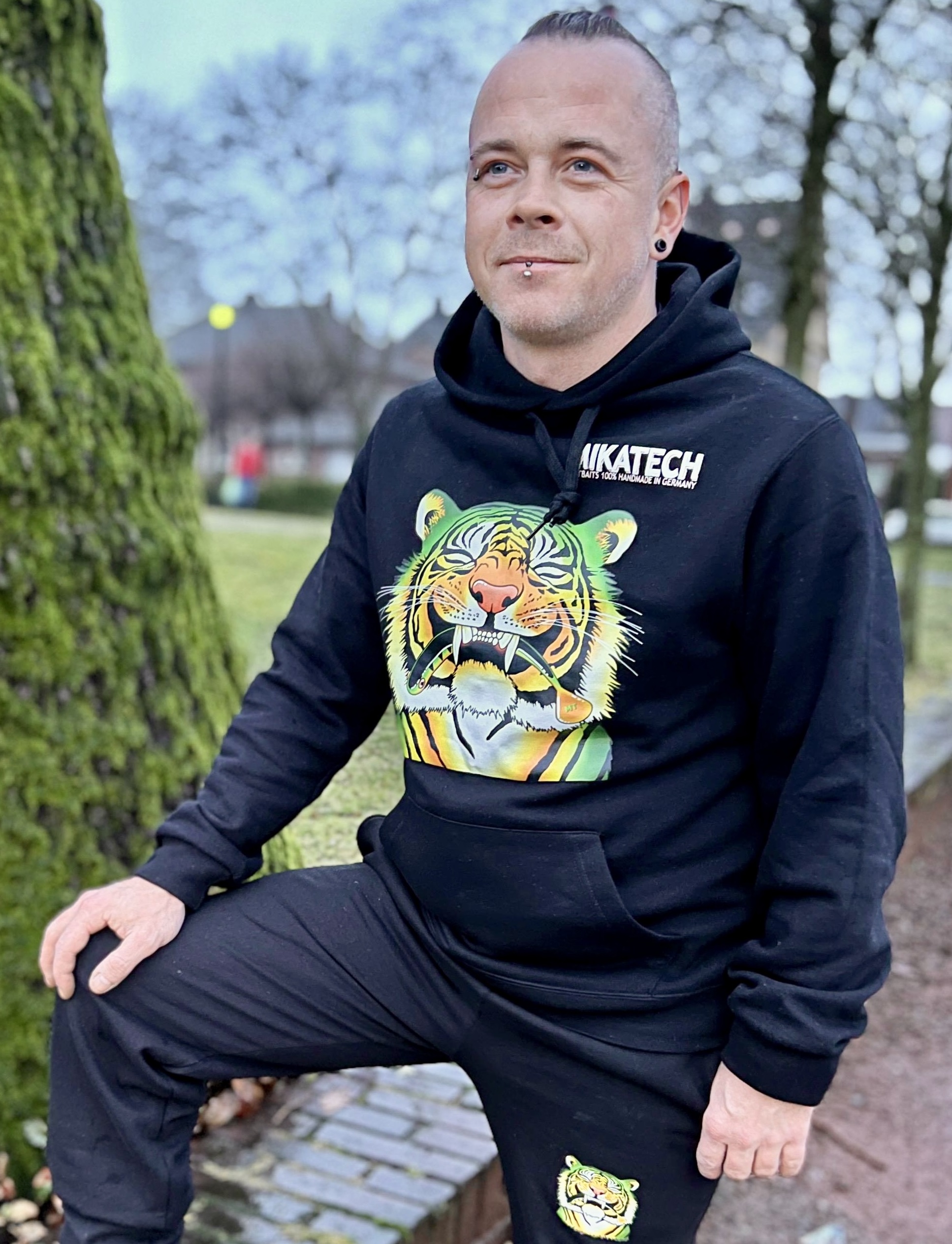 MIKATECH Hoodie MIKATIGER UV Schwarz